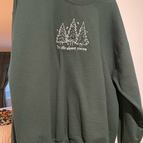 Taylor Swift Sweatshirt Tis the Damn Season - Picture 2 of 3